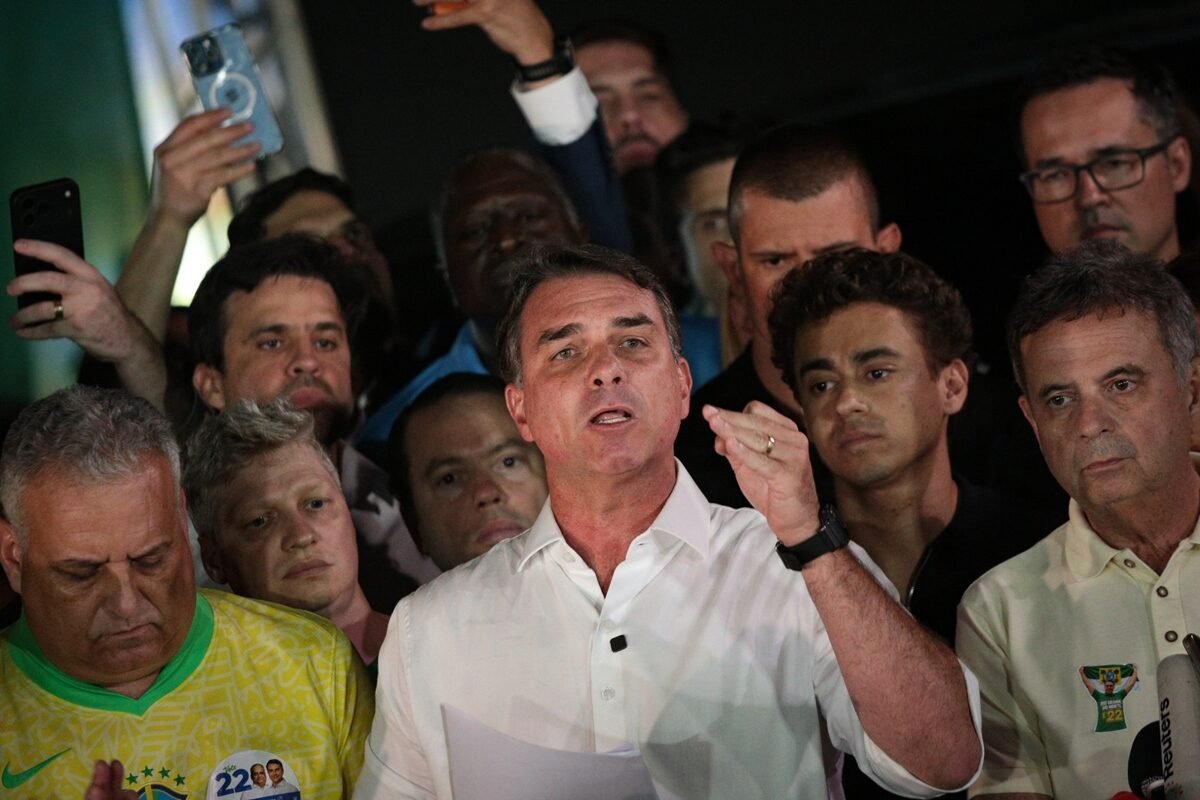 Flávio sugere que poderia disputar a Presidência novamente antes de 2030